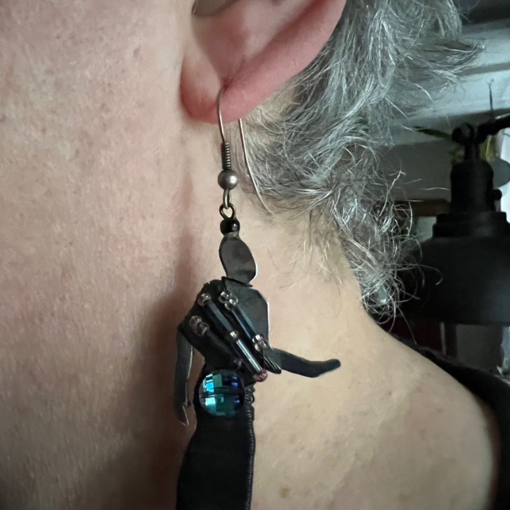 *Rare Find* LizTech Vintage Hand Crafted Standing Egyptian Earrings (1987) - Picture 4 of 4